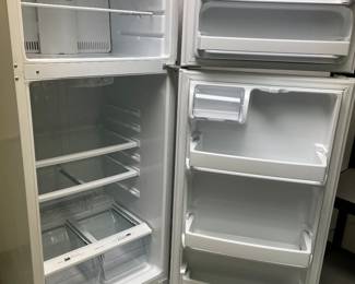 GE white - like new - freezer/refrigerator