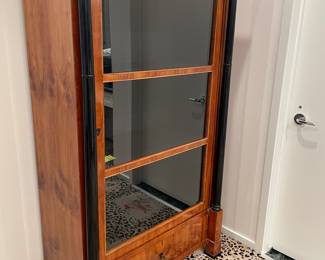 Biedermeier Ebonized Vitrine - 19th century: 3 shelves, glass door, and lower drawer. (Key present and letter of authenticity).