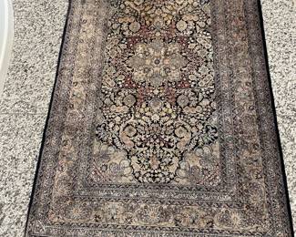 Tabriz styled 100% silk rug - with center foliate medallion with multiple boarders (5' x 3') excellent condition - hand-made with hand-tied fringe