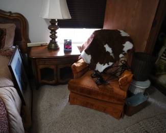chair and rug, night stand, lamp, chair