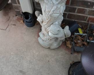 bird bath, has top