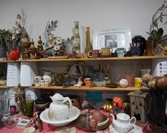 decor, pitcher and bowls. Frankoma