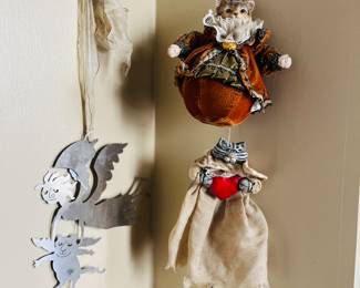Cat decor