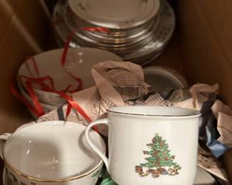 Holiday Hostess Christmas Dishes 