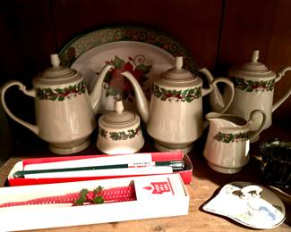 Christmas Tea Pots