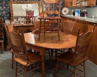 Solid Oak Expandable Dining Table and Chairs 