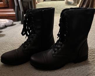 Time and Tru Women’s Boots Size 9