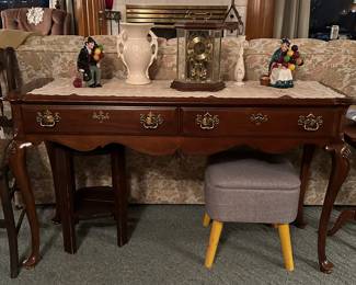Queen Anne Style Sofa Table 