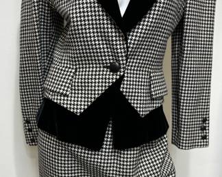 Oscar De La Renta Suit