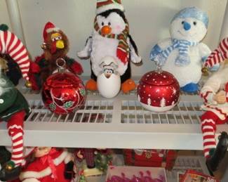 Winward Holiday Santa Elves