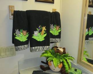 Tropical Animal Bath Decor