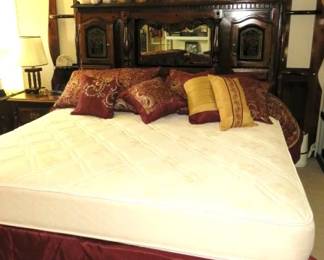 King Heavy Dark Wood Bedroom Set/King Size Mattress & Box Spring