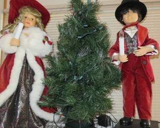 Animated Christmas Victorian Couple