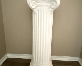 Ceramic Roman pedestal