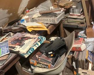 MID CENTURY MODERN CHAIR