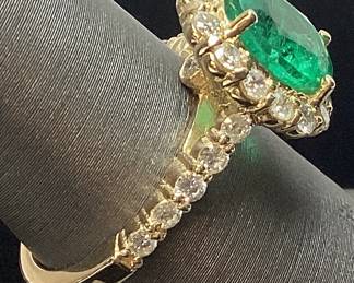 14KT YELLOW GOLD EMERALD & DIAMOND RING, SIZE 6.5 2.00cts EMERALD, 0.82cts DIAMONDS, 5g TOTAL WEIGHT, GGA APPRAISAL $11,540.00