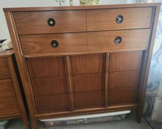 Mid Century Chest of Drawers