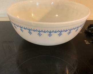 Numerous vintage mixing bowls are for sale.