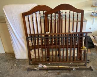 Wood baby bed 