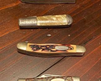 There’s more than a few few knives for sale too.