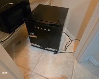 Small Igloo Refridgerator