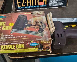 ELECTRIC STAPLE GUN