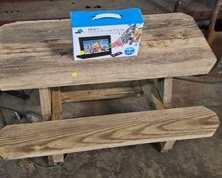 SMALL PICNIC TABLE