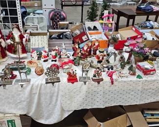 LARGE LOT OF CHRISTMAS DECORATIONS