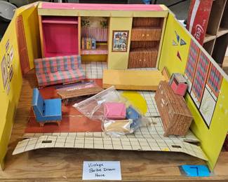 VINTAGGE BARBIE DREAM HOUSE