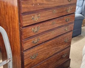CHEST OF DRAWERS