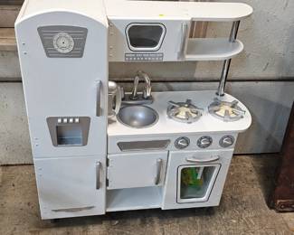 CHILD'S PLAY KITCHEN