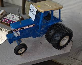 VINTAGE FORD TRACTOR TOY
