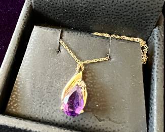 Gold necklace with teardrop amethyst