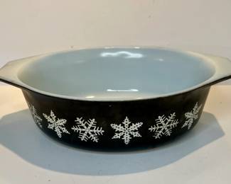Pyrex "Snowflake" casserole