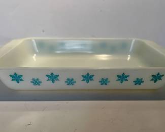 Pyrex "Butterprint" baking dish