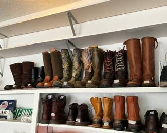 Shoes / boots in Garage