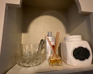 Items in dining area of kitchen