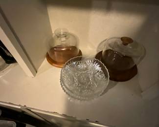 Items in dining area of kitchen