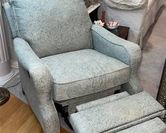Bassett Furniture Green patterned Electric Recliner