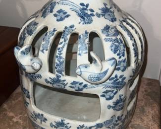Large Blue & White Porcelain Oriental Bird feeder