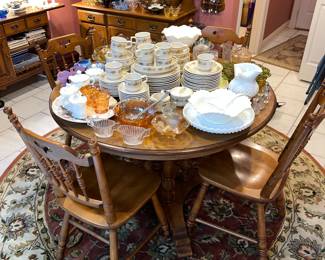 Solid wood kitchen table w/ 6 chairs & 2 leaves