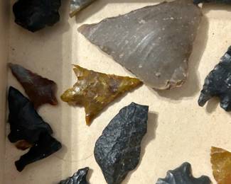 Bird point arrowheads ( sold as a lot)