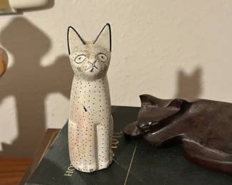 African cat statue