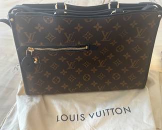 AUTHENTIC LOUIS VUITTON LIGHTLY USED HANDBAG