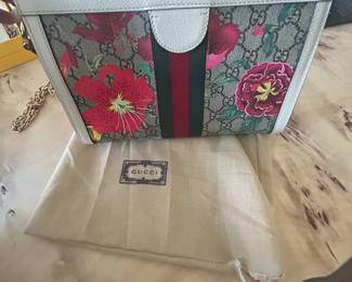 AUTHENTIC GUCCI LIGHTLY USED HANDBAG