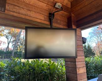 OUTDOOR FLAT SCREEN TV