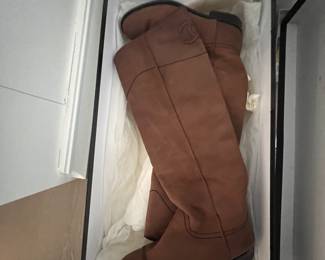 VINTAGE LADIES AUTHENTIC CHANEL BROWN SUADE BOOTS