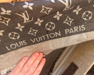 AUTHENTIC LOUIS VUITTON PAIRS CASHMERE SCARF