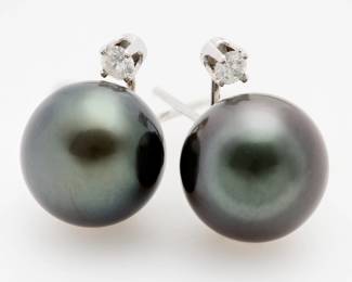 115. 14k Black Tahitian Diamond Stud Earrings 