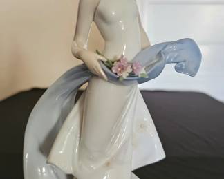 Lladro 8427 Blissful Youth Figurine